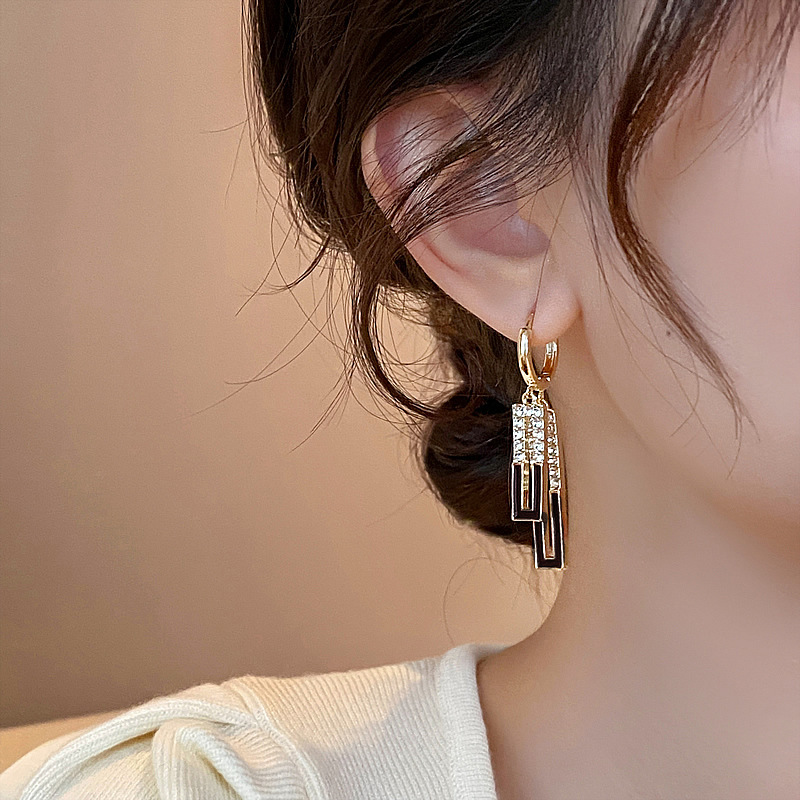 Geometría coreana cuadrada llena de diamantes pendientes 2024 nuevo ligero lujoso pendientes de color nicho de diseño pendientes de pendientes image 4