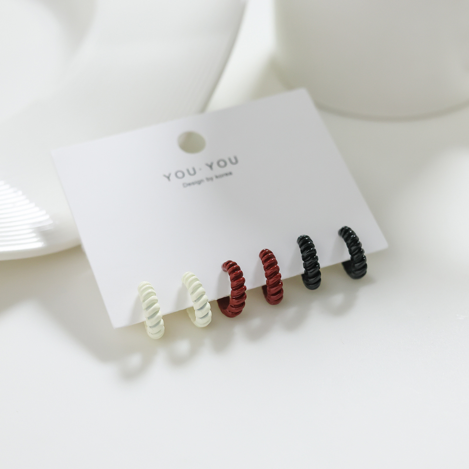 Juego de pendientes de aguja plateados, sencillos y compactos para mujer, pendientes geométricos en forma de corazón, bonitos, dulces y versátiles, venta al por mayor para puestos de mercado