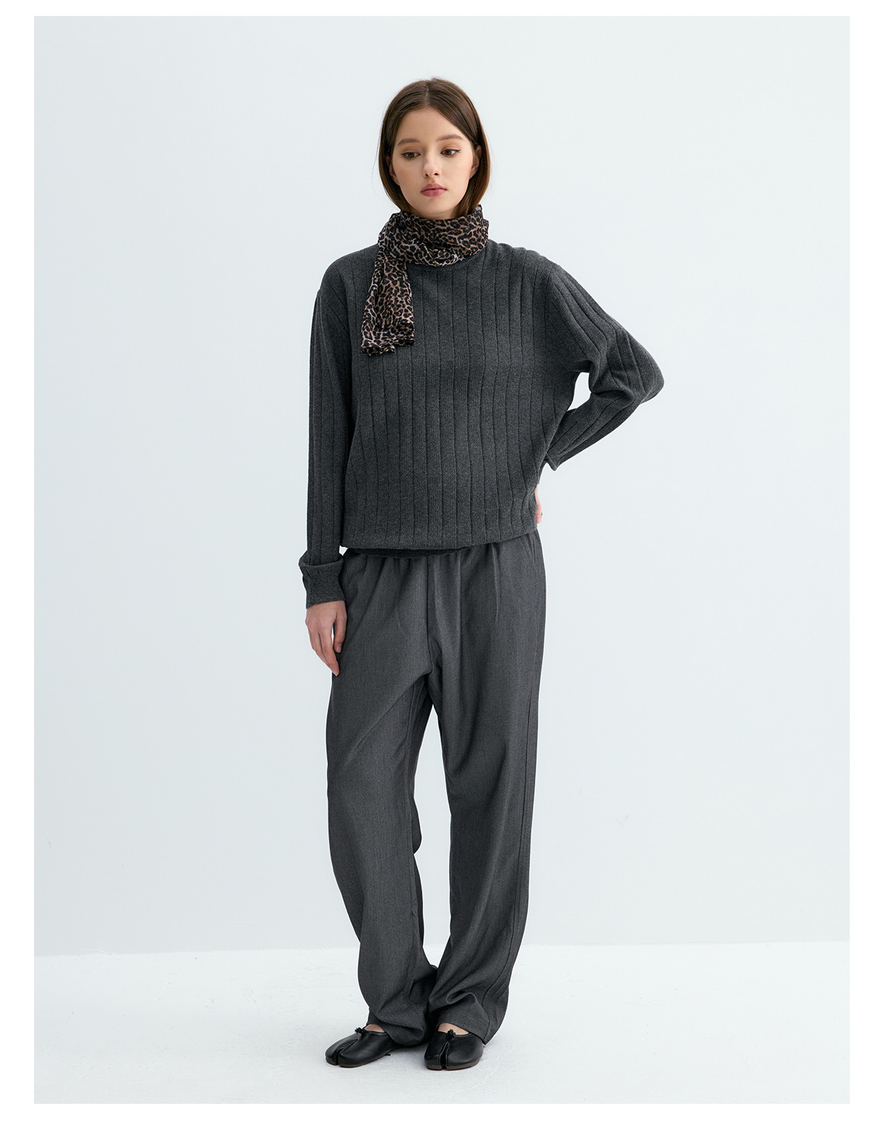 UNF 250g Loose Crew Neck Knit Sweater