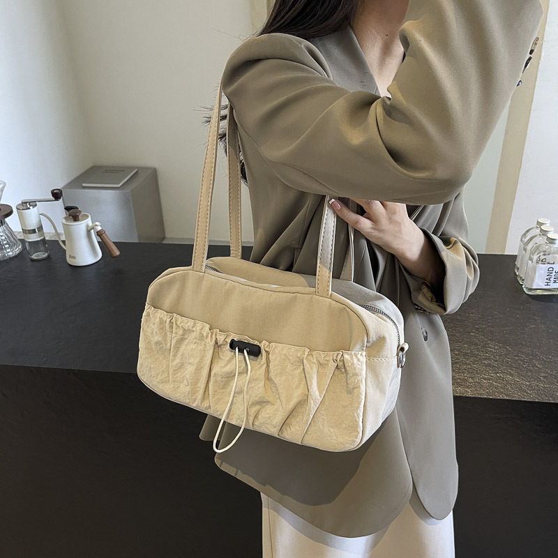 Cross-Border Trendy Pleated Drawstring Fashion Underarm Bag for Women 2026 New Model for Work and Commuting Single Shoulder Handbag Pillow Bag