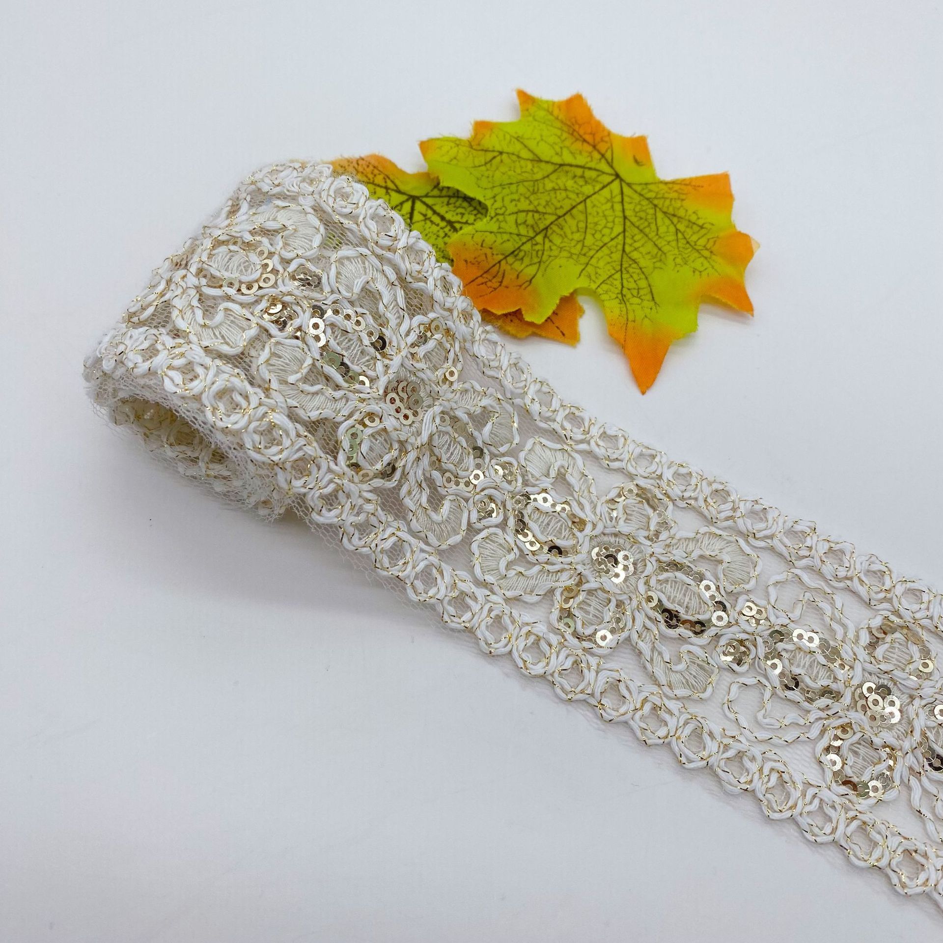 Nuevo estilo étnico bordado hueso de coche lentejuelas encaje retro fondo de malla hilo de algodón hilo accesorios de ropa encaje