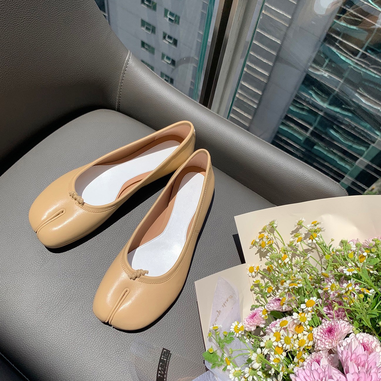 밀크티 컬러 가죽 표면 준비 재고