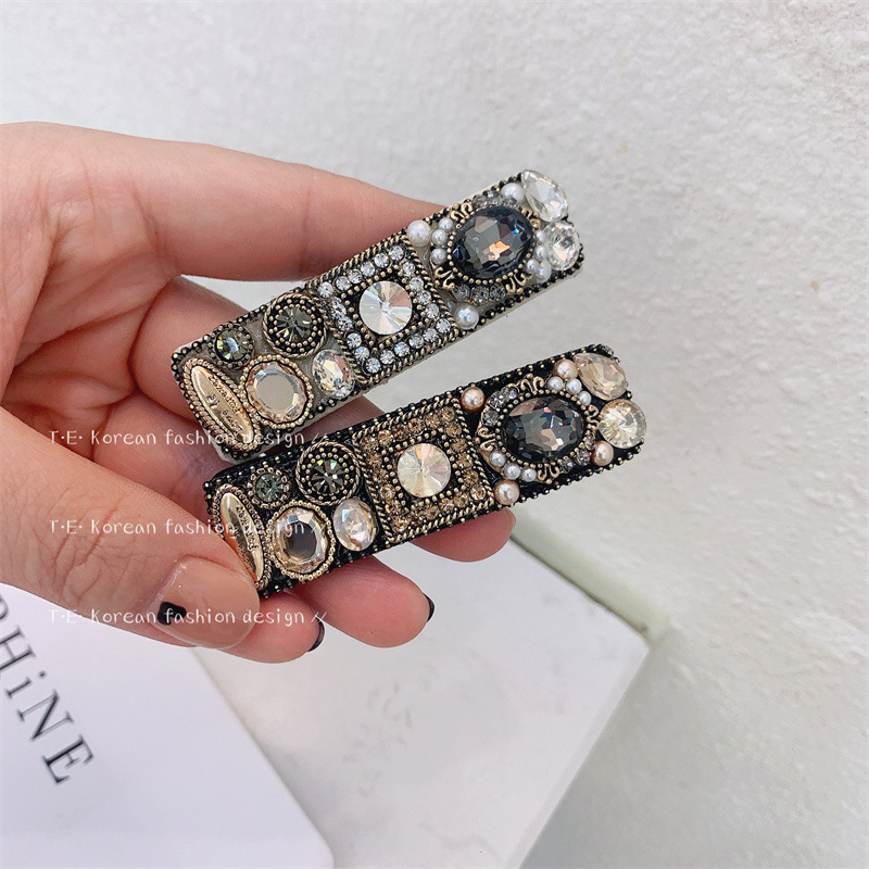 19g Weight Hair Clip Hair Accessories Type Rhinestones Inlay Material 1 Piece Quantity Holiday, Travel, Daily Occasion Metal Material Geometric Pattern Women's Gender Inlay Design Elegant, Streetwear Style Dongdaemun Czech Diamond Barrettes Retro Debutante Style BB Clip Side Bangs Internet Celebrity Hair Clip For Broken Hair Barrettes Hair Accessories For Women 无