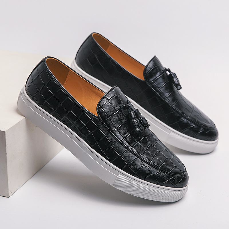 Amazon tamaño extra grande 47 zapatos de hombre mocasines de borla patrón de cocodrilo estilo británico zapatos de cuero casuales estación europea zapatos de tablero de los hombres