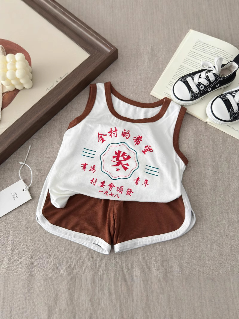 Boys and Girls Eating Activist Fun Modal Vest Suit 80S Retro Hong Kong Style Chinese Teenager