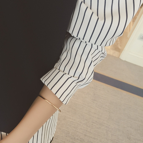 New Korean-style plus-size loose slimming striped shirt, casual long-sleeved bottoming top, women's faux two-piece top.