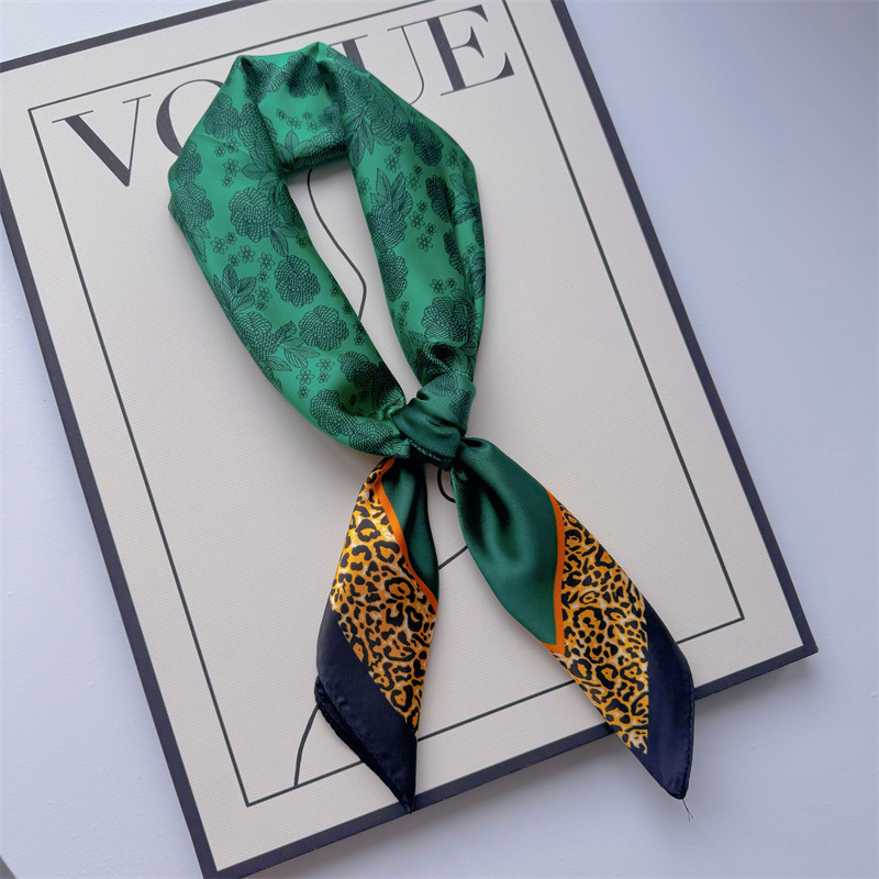 Primavera y verano nueva bufandas de impresión de letras de satén 70 × 70 bufandas de seda pequeñas bufandas cuadradas de alta calidad bufandas de estilo francés