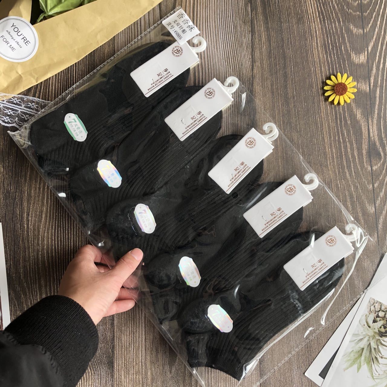 Calcetines de hombre de algodón peinado de color sólido al por mayor, calcetines de algodón de tubo corto transpirables que absorben el sudor, calcetines de hombre cortos blancos desodorantes japoneses