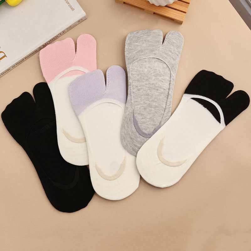 Color-Blocked Ultra-Low-Cut Two-Toe Socks, Boat Socks, Invisible Socks for Women, Summer Thin Cotton Breathable Sweat-Absorbent Non-Slip Split-Toe Socks