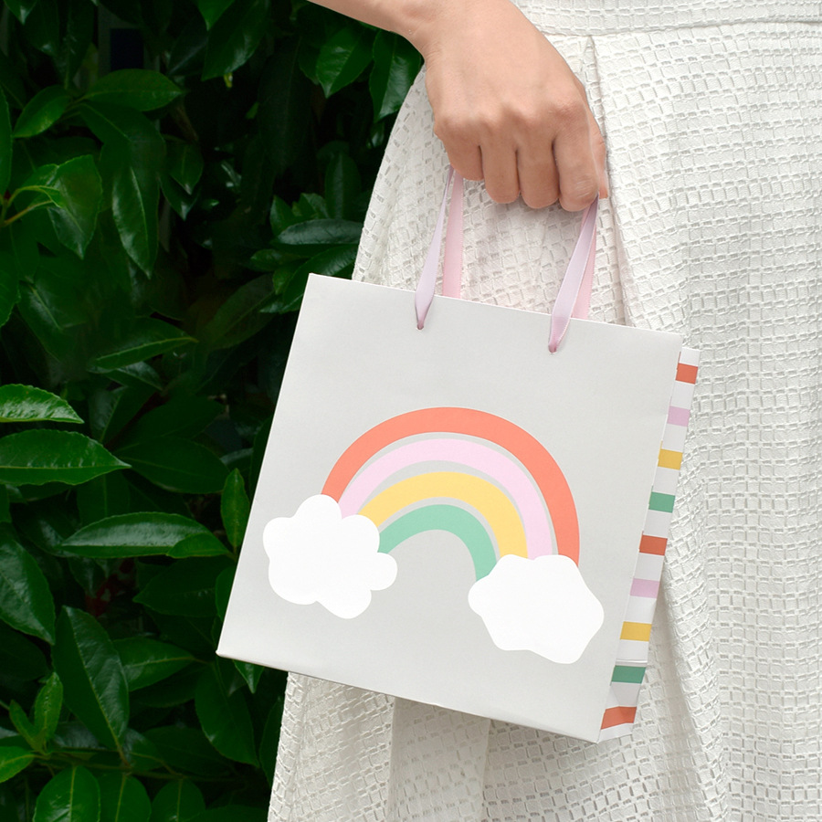 Cute arco iris nubes de dibujos animados espesa tarjeta blanca bolsa de regalo bolsa de papel cuadrada impresa en color