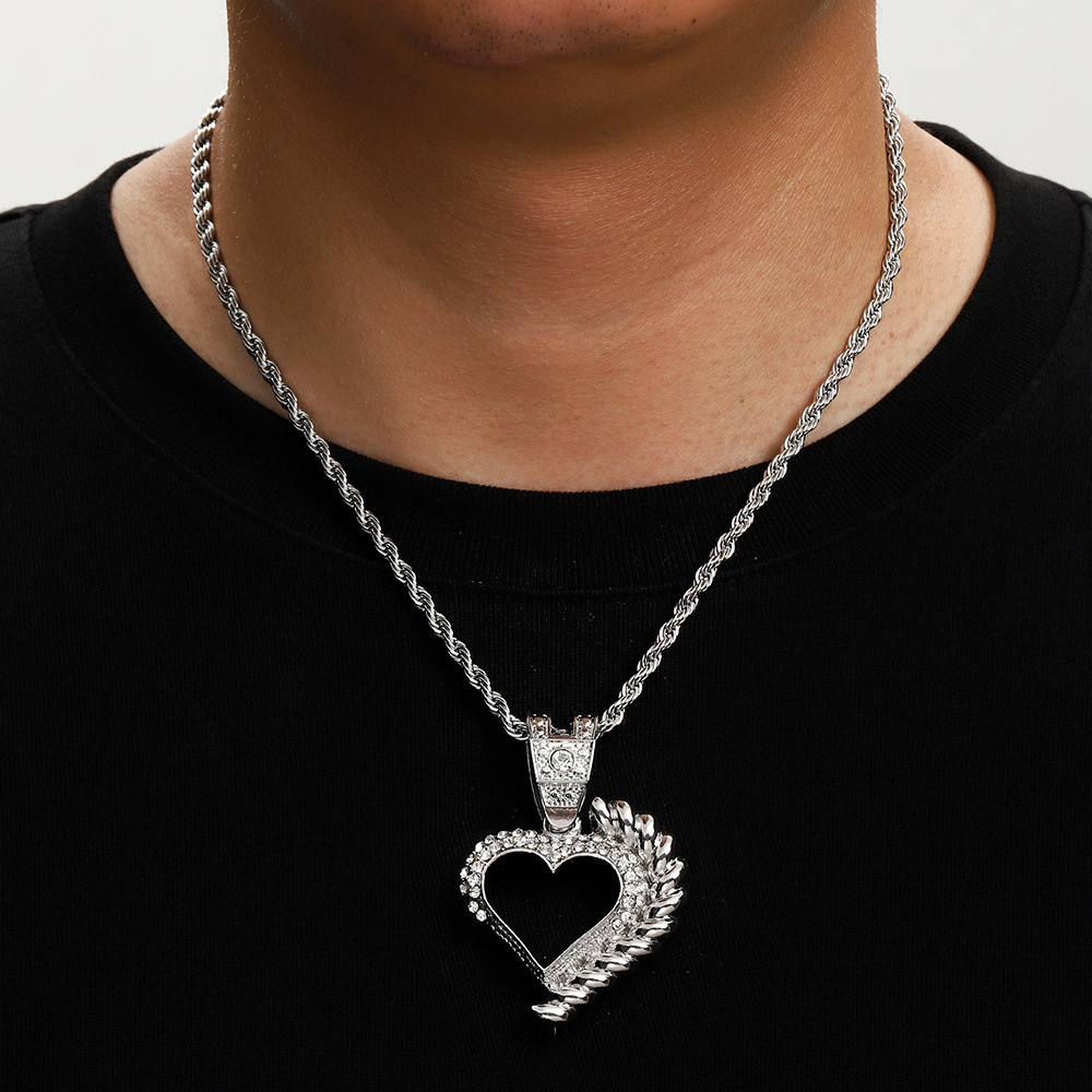 Europa y los Estados Unidos transfronterizos nuevos ligeros de lujo amor lleno colgante de aleación de diamantes cubano collar hip-hop moda fábrica de joyería masculina al por mayor