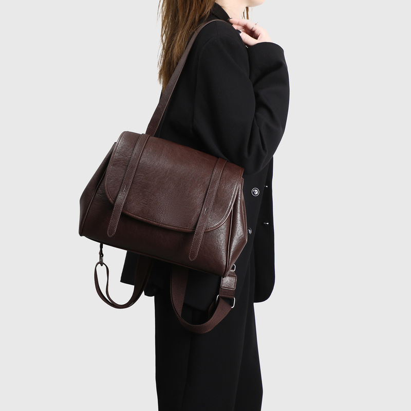 Casual Commuting Retro Large-Capacity Shoulder Bag for Women 2026 New Autumn and Winter Popular Backpack School Bag