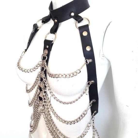 Cadena de cuero de una pieza de moda todo fósforo superior de cuero cadena ropa bar rendimiento Ropa Accesorios