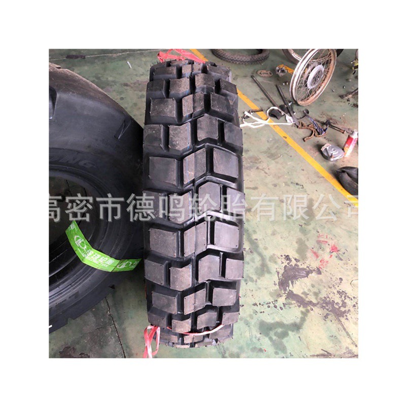 Dongfeng Doble Estrella 11R18 todo-acero neumático de camión fuera de carretera patrón