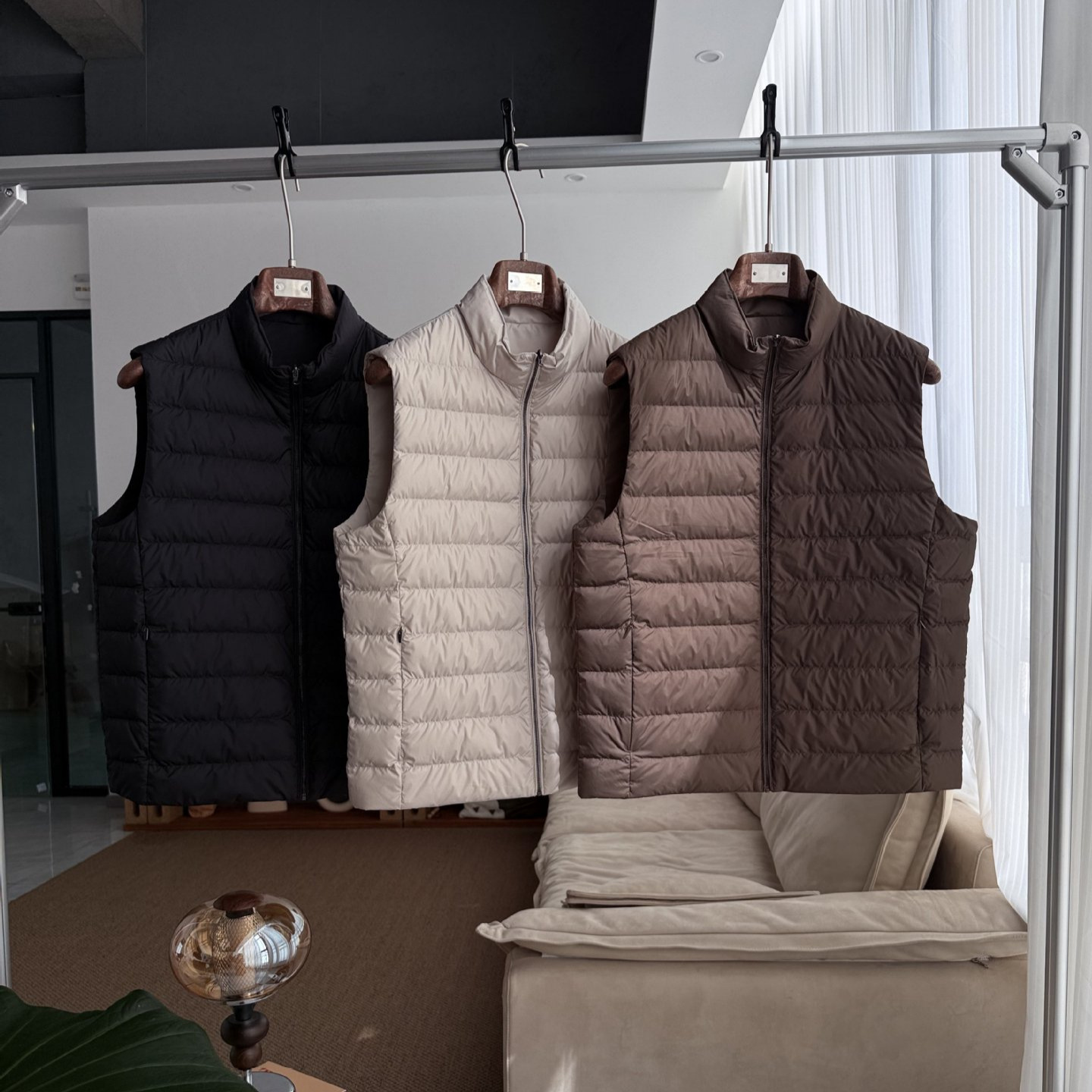 Men's autumn and winter outdoor commuter double-breasted reversible ribbed 90% white duck down solid color lightweight classic down vest