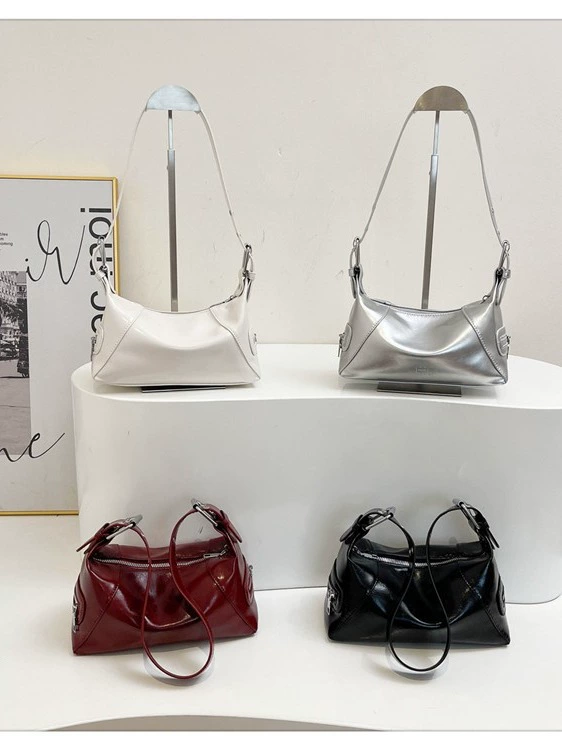 Spacious Shoulder Bag, Pillow Shape, One-Shoulder Design, Compact 24×10×12 cm, 0.23 kg