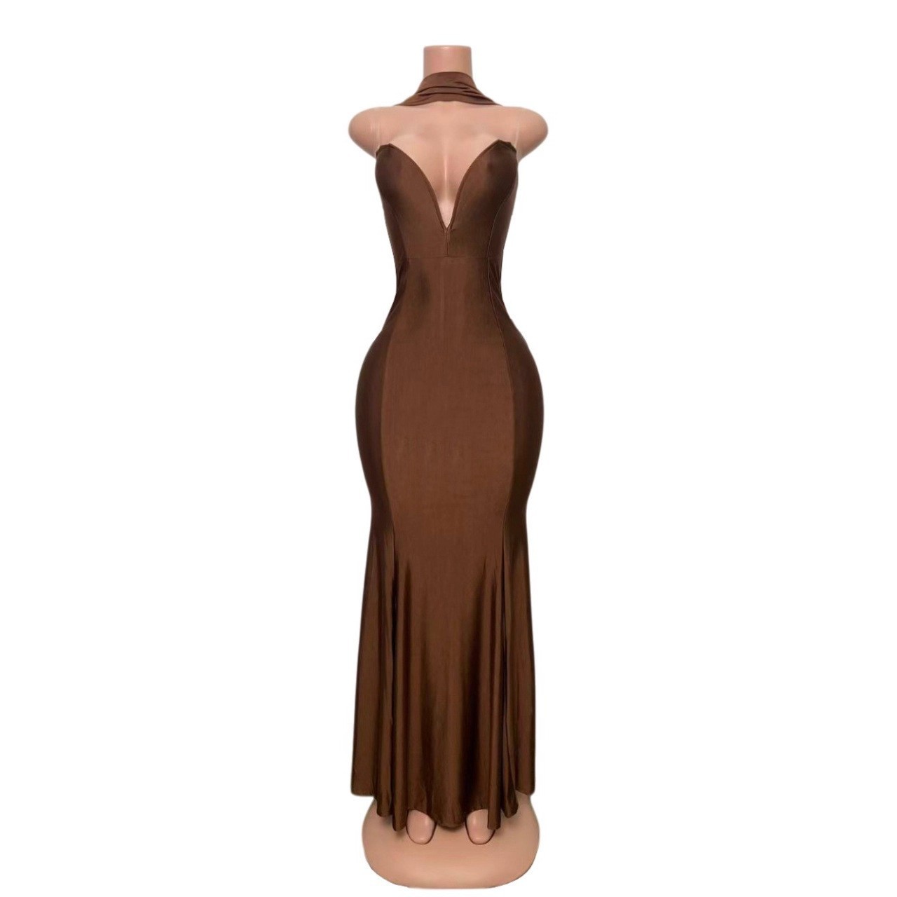 Robe de soirée dos nu avec décolleté en v et coupe sirène_voghion.com