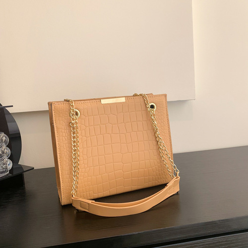 Internet celebrity fashion commuter chain armpit bag  early spring new style textured single shoulder crossbody bag large capacity small square bag