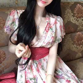 法式粉色碎花雪纺V领连衣裙女夏季巨好看性感纯欲绝美收腰短裙子