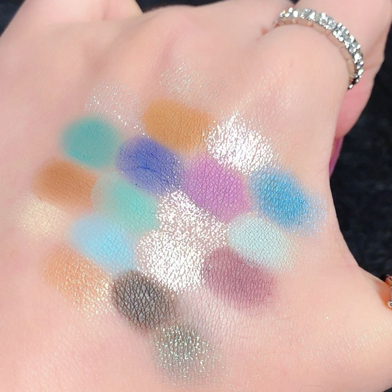 Miss Lara 20-color eyeshadow palette: Dazzling Avocado Glitter, Pearlescent, Matte, student stage Eyeshadow makeup undefined