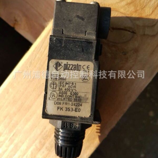 FK353-E0限位开关PIZZATO意大利制造