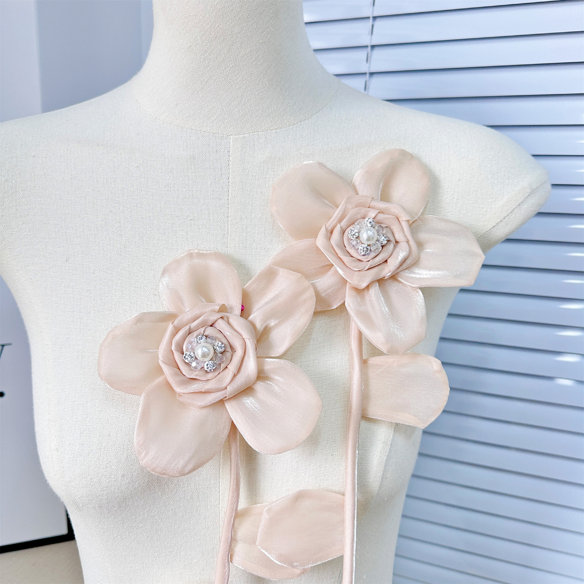 Venta caliente albaricoque organza flor accesorios DIY material hecho a mano vestido de novia accesorios a juego suministro directo al por mayor