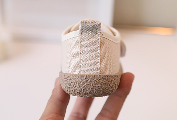 Koreansk barncanvas 2023 vår och höst nya pojkar Casual Baotou flickor mjuk sula Anti-halk babyskor_voghion.com