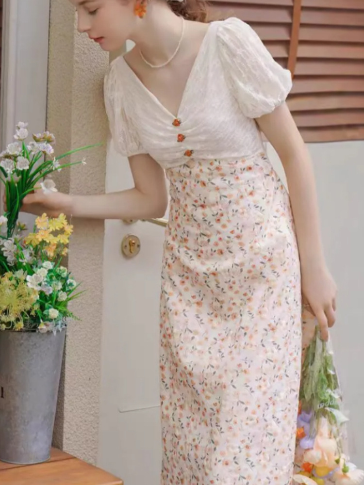 Váy chữ A cổ chữ V tay phồng họa tiết hoa thêu eo — Màu hoa