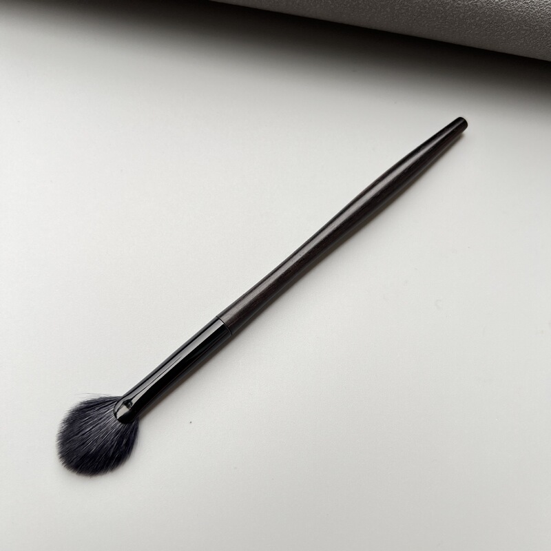 Ebony Handmade Series Flames Fan-shaped High-shine Brush Fine-shine Wool Brightening Brush Eyebrow Bone and Zygomatic Repair Brush Ebony Handmade Series Flames Fan-shaped High-shine Brush Fine-shine Wool Brightening Brush Eyebrow Bone and Zygomatic Repair Brush