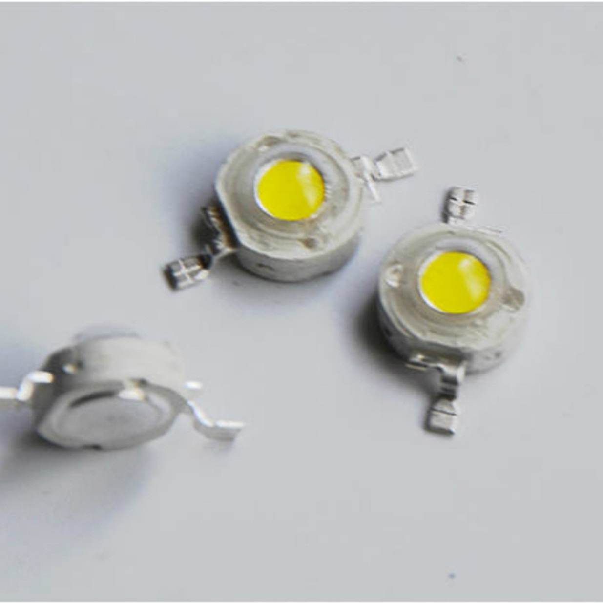 ��������3w�����ֵ�Ͳ����led���鴹ֱоƬ��װ�������֧ͭ��