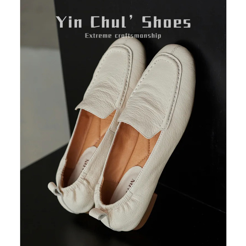 [Ready Stock and Shipped in Seconds] Chengdu Style Slip-On Loafers for Women, British Style Small Leather Shoes, Versatile Retro Thick Heel Shoes