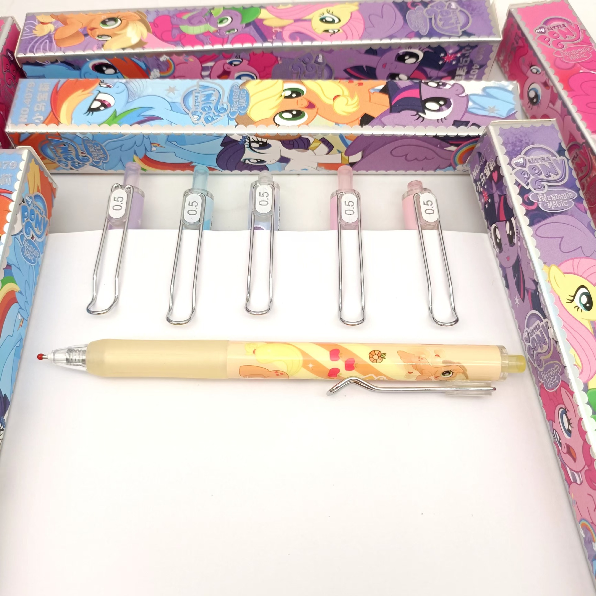 Nuevo cartón de dibujos animados pony bolly lotería bolígrafo ciego caja de estudiantes sorpresa de otra caja de bolígrafo neutro de pulso.