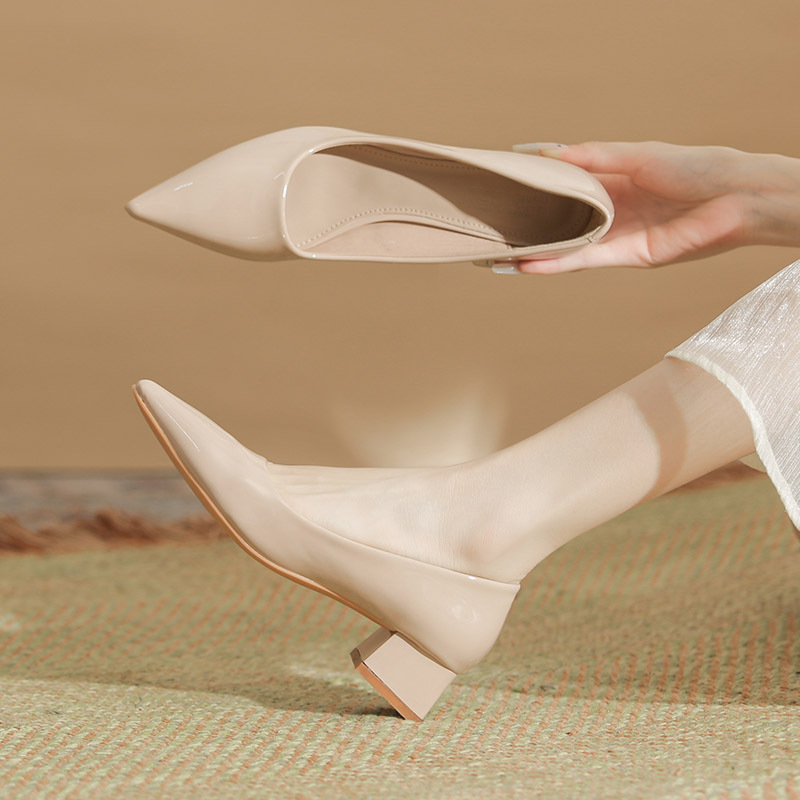 X204 Thick Heel Shoes Women's 2024 New All-match Shallow Mouth Pointed Commuter High Heel Fine Patent Leather Middle Heel