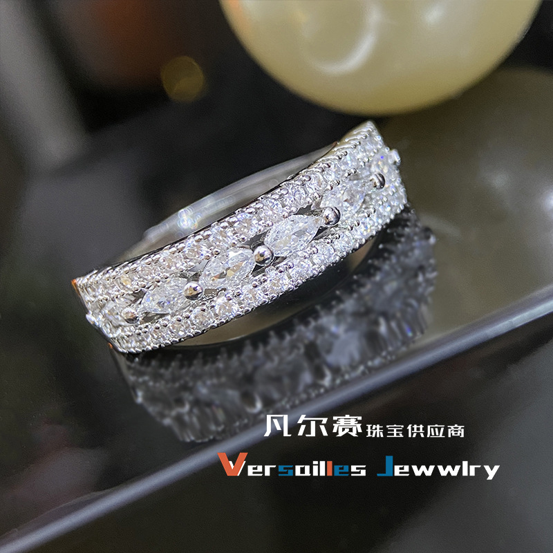 Escaped Princess Series Engagement Row Ring Horse Eye Imitation Moxan Ring Crown Diamond Full Diamond Elegant Luxury Ring