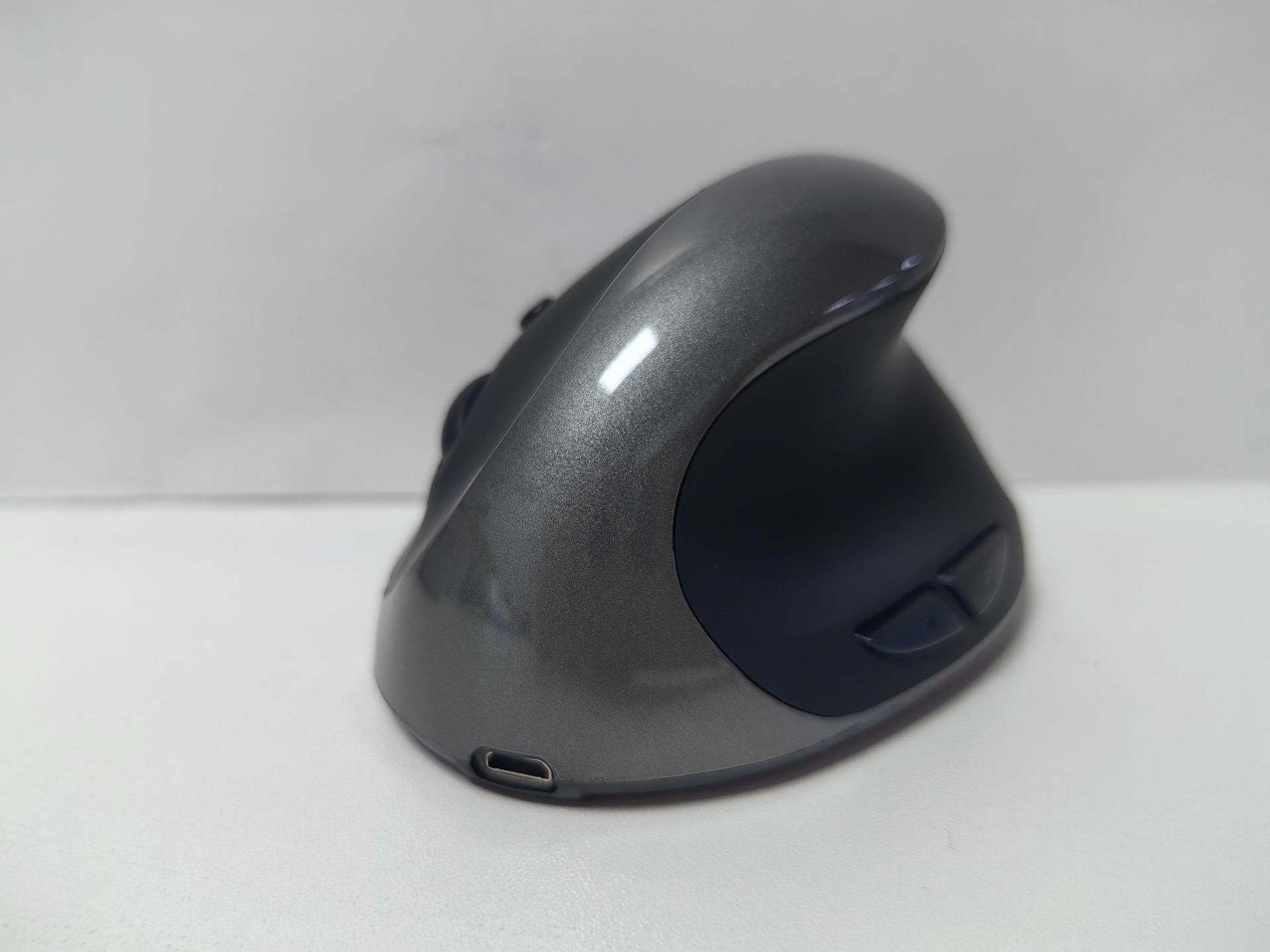 Fuente transfronteriza de fábrica de tres generaciones de ratón inalámbrico vertical de carga inalámbrica ratón vertical ratón ergonómico