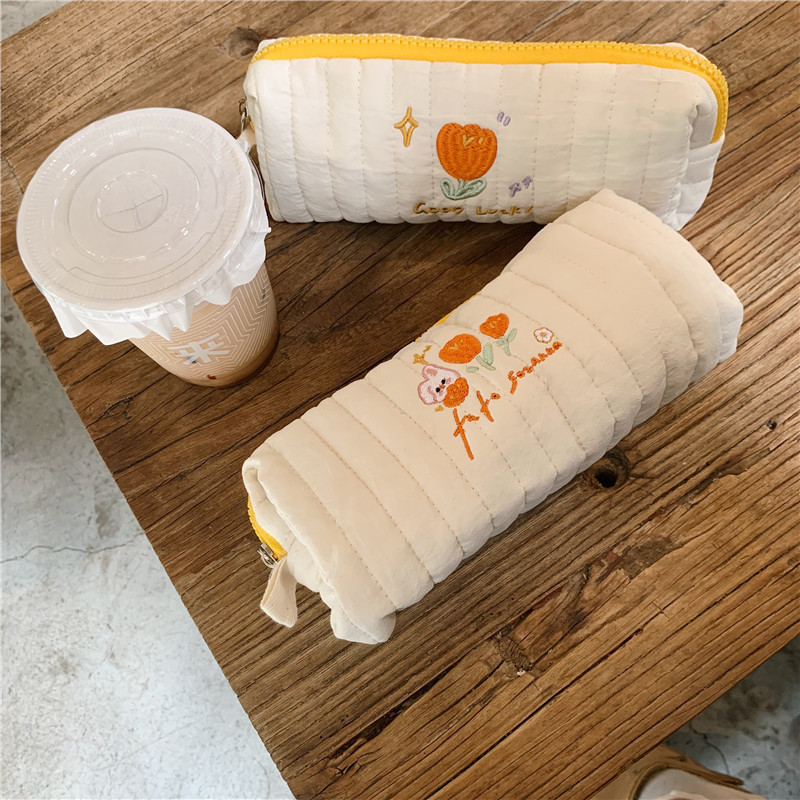 【 In Stock 】112155 Embroidered Tulip Pen Case, Girlish student Stationery Storage Bag, Fabric Makeup Bag undefined