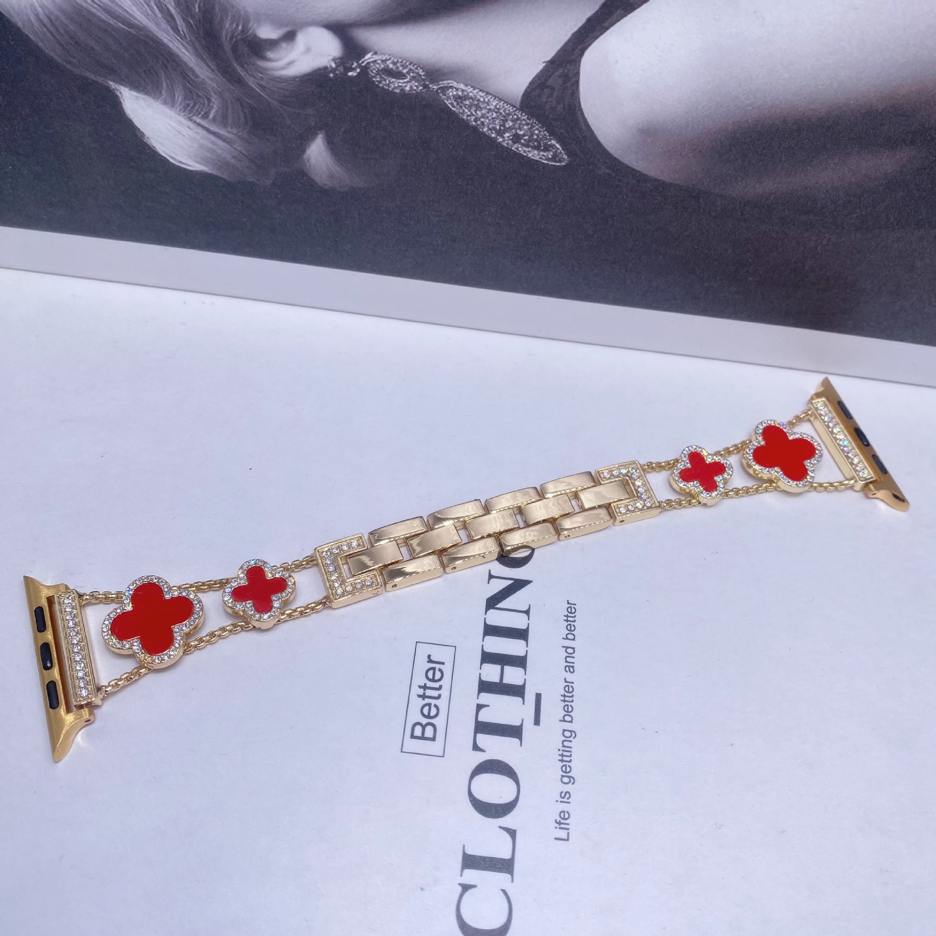 Apto para Apple Watch Apple Watch Correa de metal de trébol de cuatro hojas de diamantes de moda de SE1-10 generación