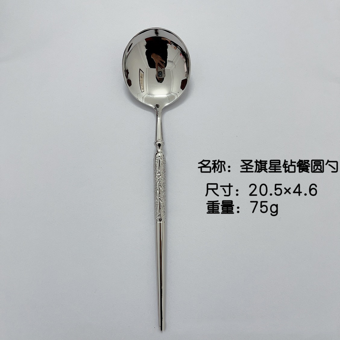 내추럴 컬러의 라운드 스푼