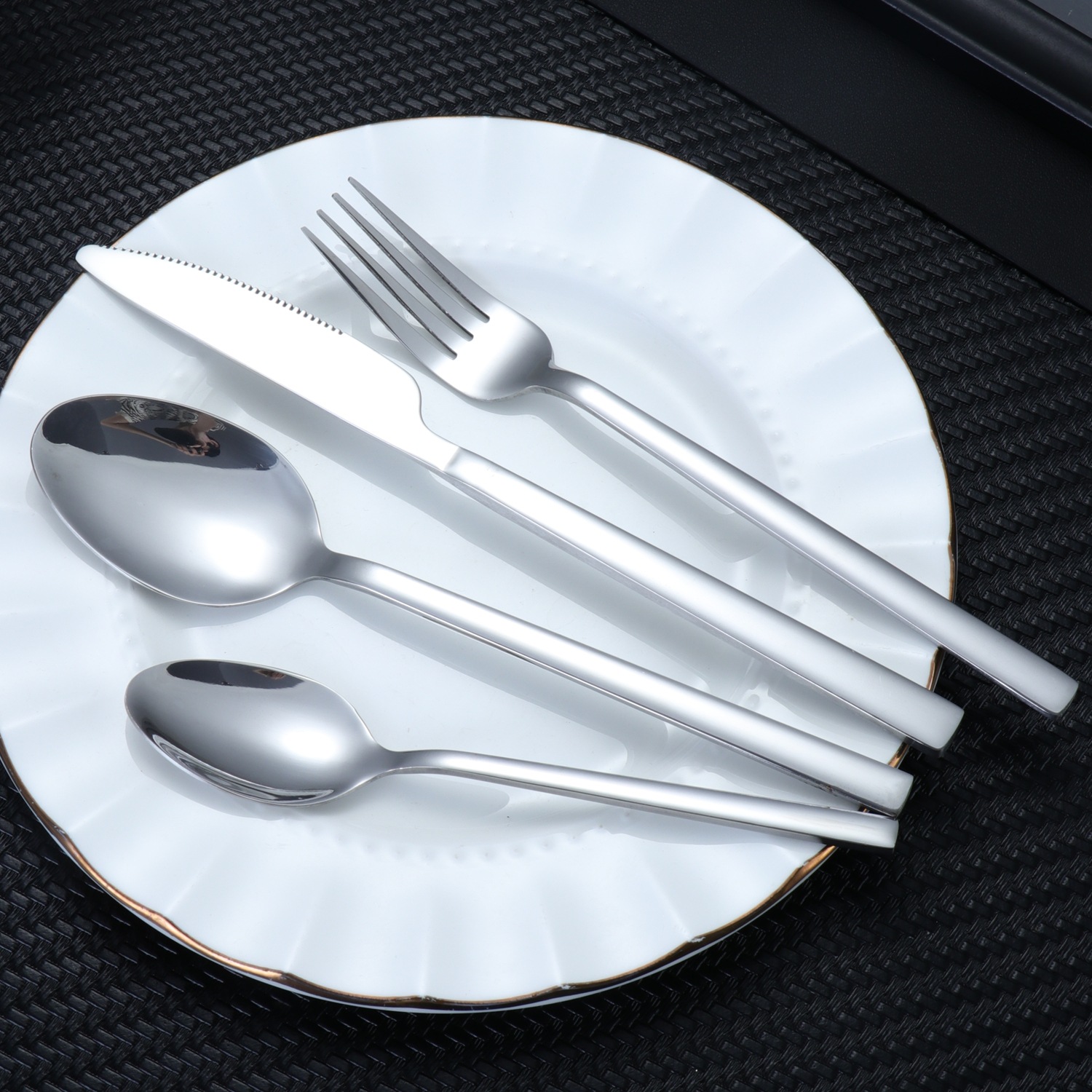 Vajilla occidental de acero inoxidable grueso, bistec, comida principal, cuchillo, tenedor y cuchara, juego de cuatro piezas, cuchara de postre para el hogar, estilo occidental