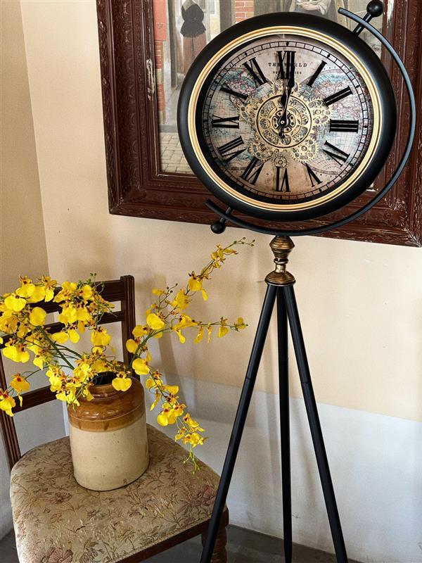 美式客厅别墅办公室复古创意落地钟三脚摆件欧式立钟机械齿轮台钟