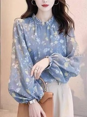 独特の美しい青い花のシフォンのシャツの女性2025春の新型のフランスの気質の超火の灯籠の袖のシャツ