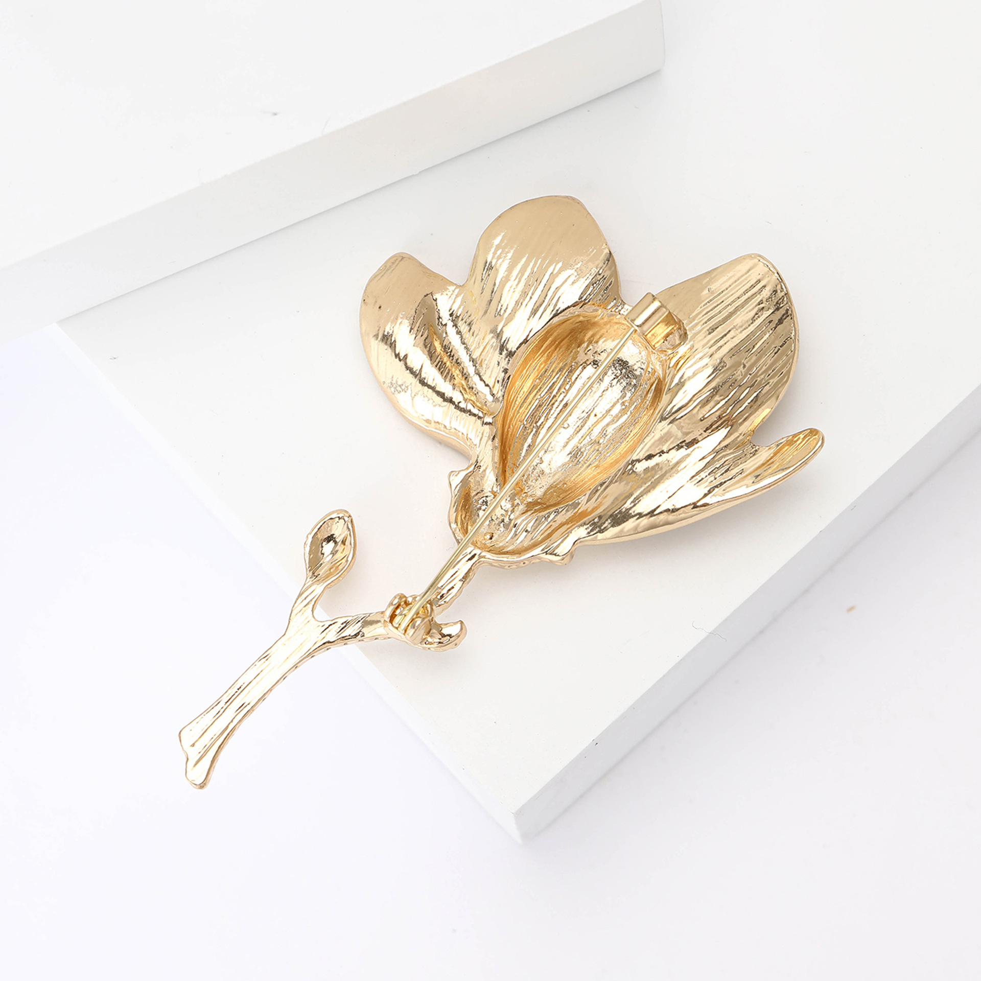 Korean New Alloy Enamel Magnolia Brooch Fresh All-match Women's Suit Shirt Corsage Jewelry Pin
