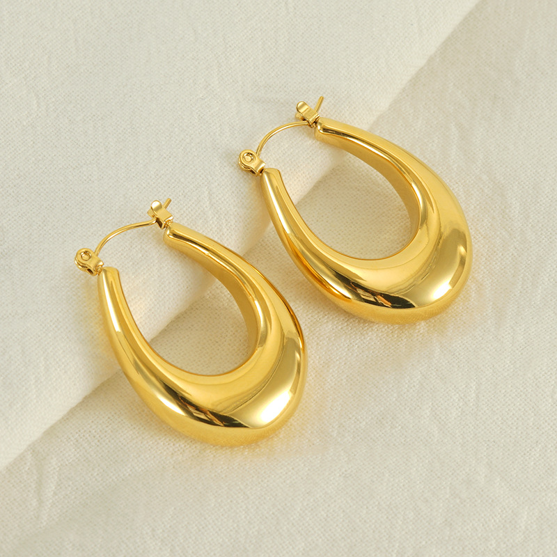 Pendientes brillantes simples de acero inoxidable transfronterizos de moda europea y americana femenina OL18K pendientes de acero de titanio dorado Dongguan en stock