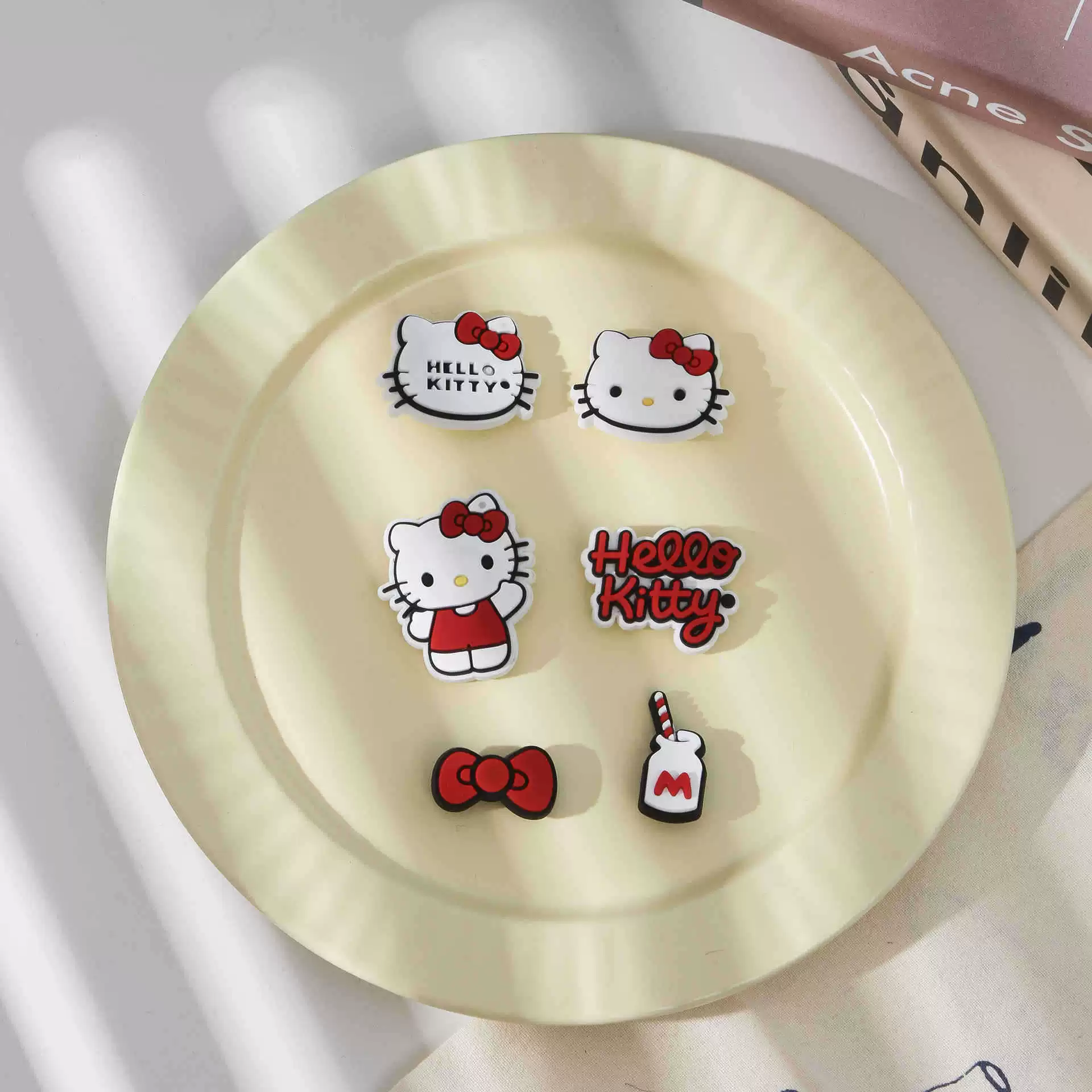 Обувные аксессуары новые аксессуары горячие продажи трансграничные DIY съемные оптовые милые дыры обувь пряжки декоративные части пвх обувь цветы