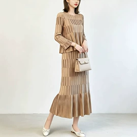 连衣裙;女式T恤;时尚休闲套装