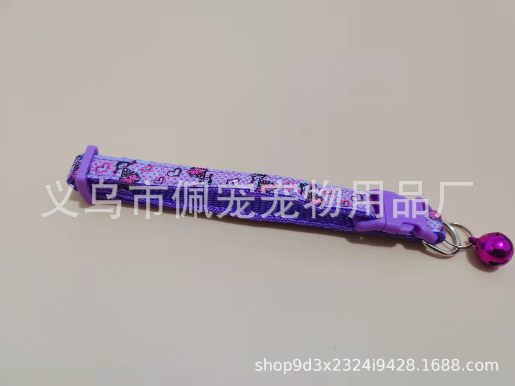 1.0 Pegado collar de perros de mascotas collar de campana de alta calidad botón de color niña gran cantidad de stock de fábrica