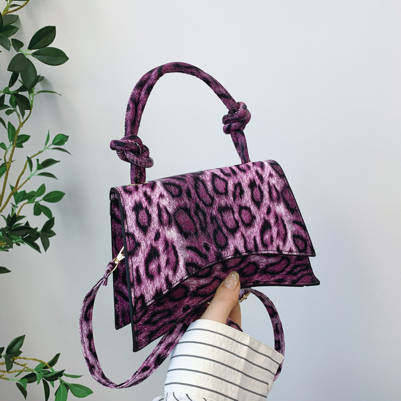 Retro fashionable elegant one-shoulder bag
