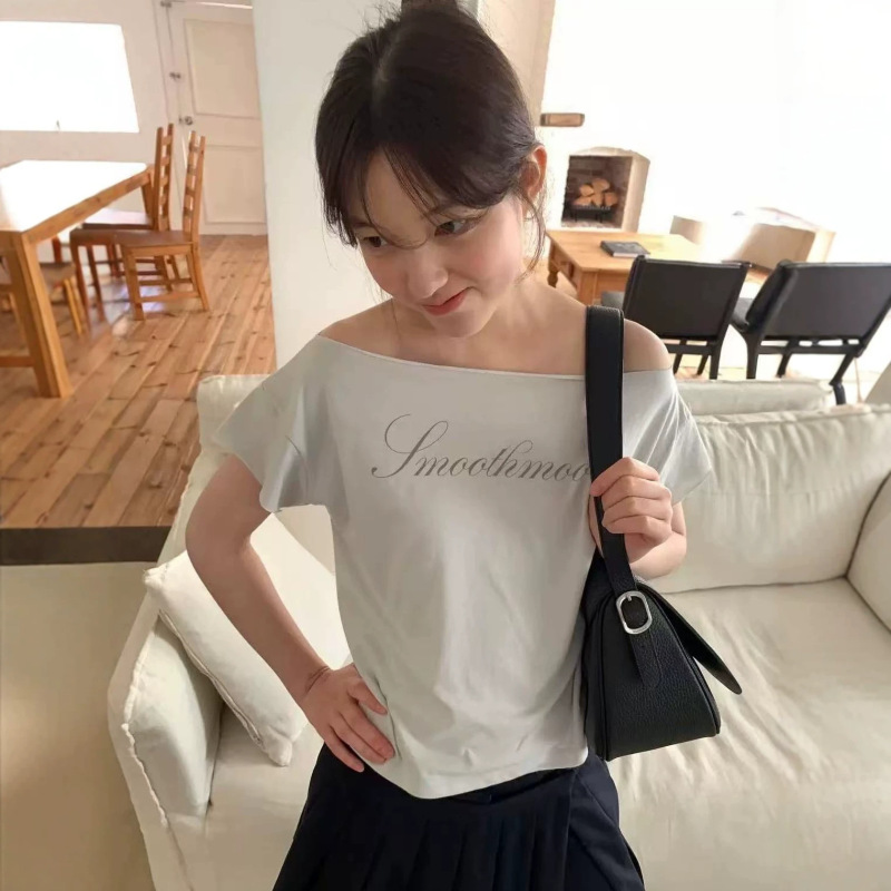 In Stock! Korean Smo*Thmood [Same Style as Lee Jin-Hwa] Off-Shoulder Letter T-Shirt