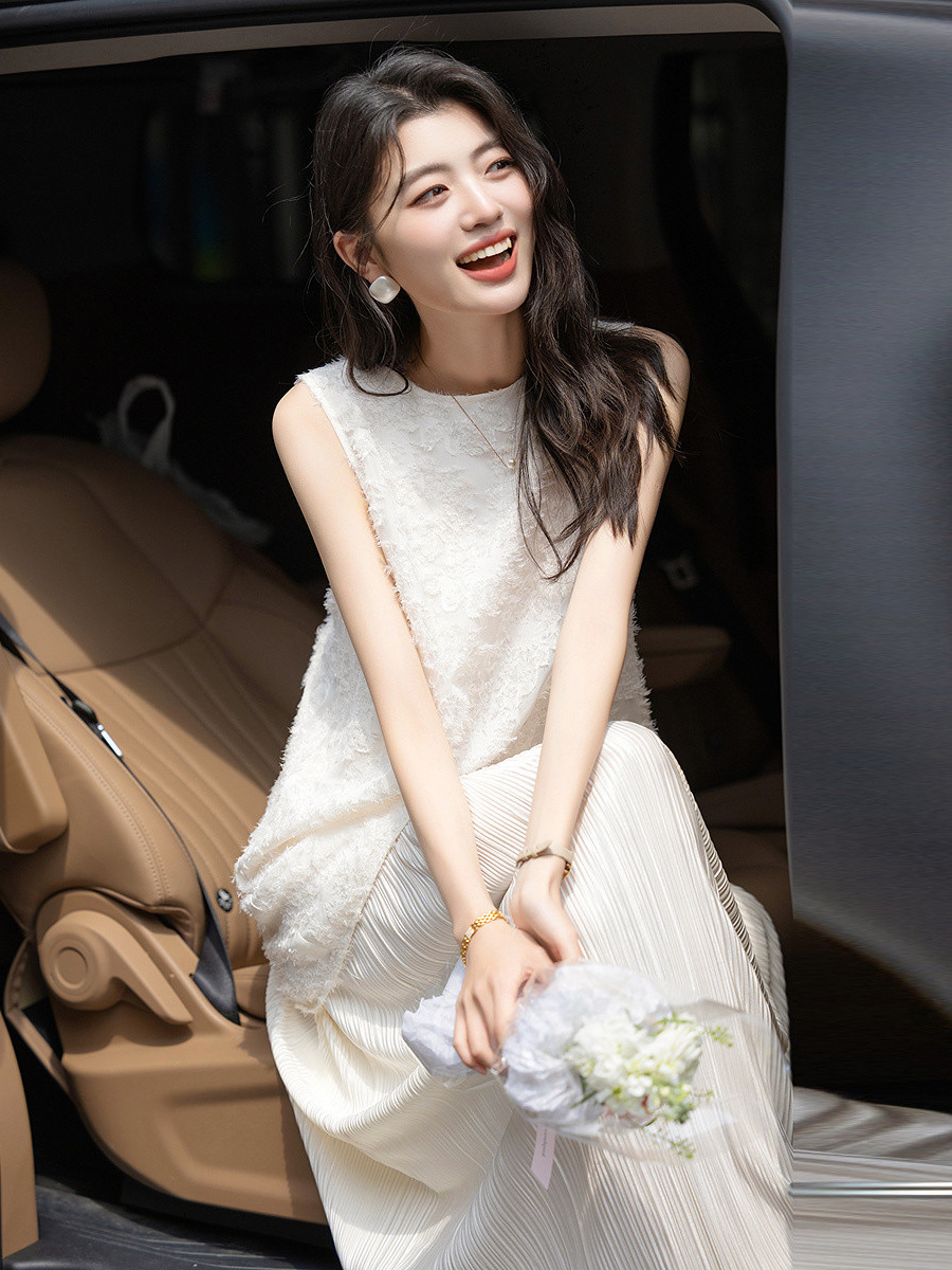 Đầm suông nữ midi phong cách Pháp, thiết kế giả hai lớp, dáng thẳng không eo, xếp ly nhẹ — Hạnh nhân trắng