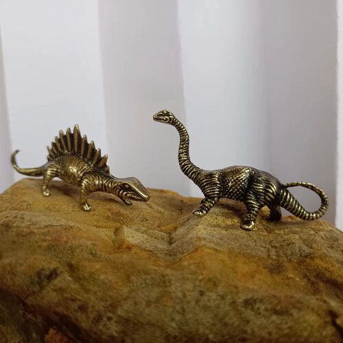 Creative copper-plated dinosaur small ornaments Jurassic dinosaur tea pet ornaments simulation hand model home decoration ornaments